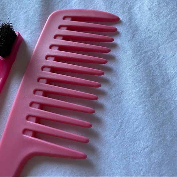 Pink Comb and edge brush - Picture 2 of 5